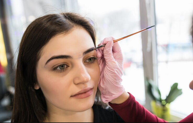 Applying Henna Tint for Beautiful Brows